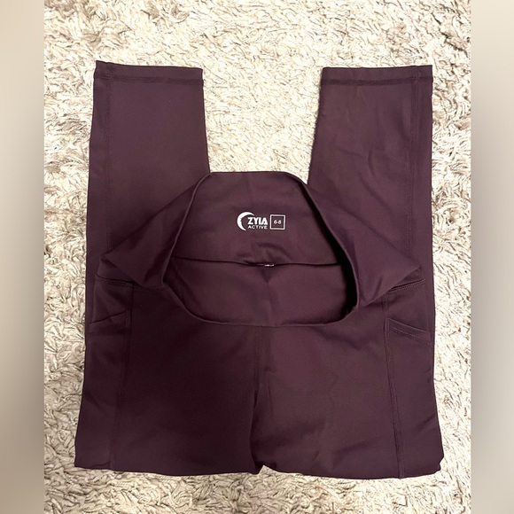 ZYIA Active Wear Light n Tight  Capri Plum 7/8  20” Length Leggings  Size 6-8 - Picture 4 of 4